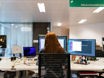 +60是馬來西亞區號，如何注冊香港公司布局市場？