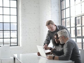 一站式年審服務，保障企業合規運營