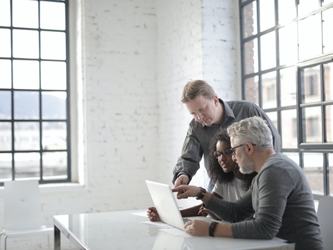 一站式年審服務(wù)，保障企業(yè)合規(guī)運(yùn)營